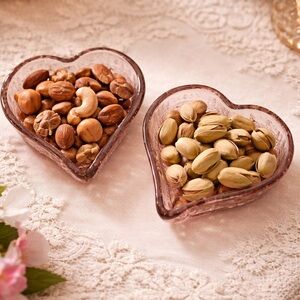 Set of 2 Heart-Shaped Glass Dishes in amethyst.